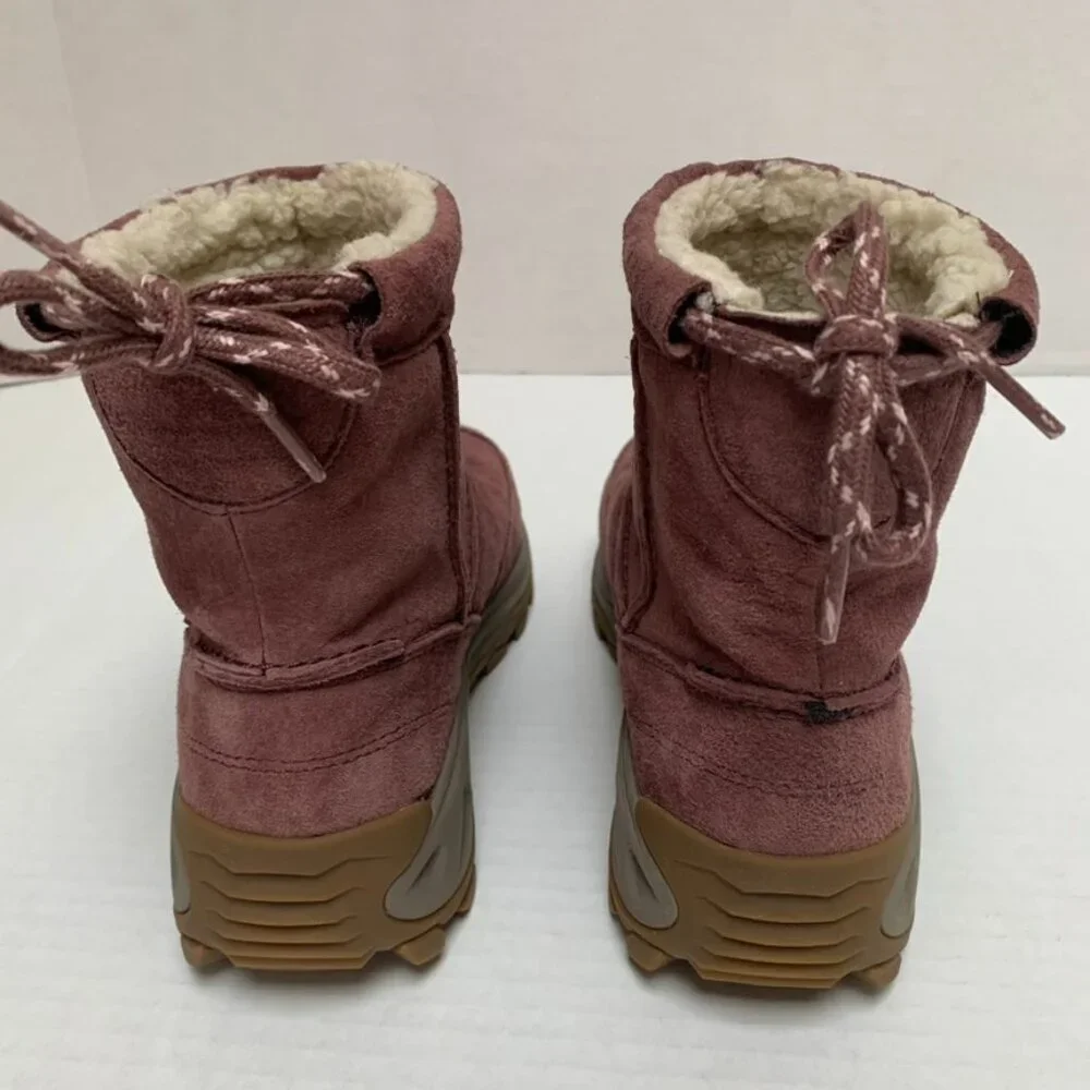 New without Box Merrill womens Size 8.M Pull on Suede Boots